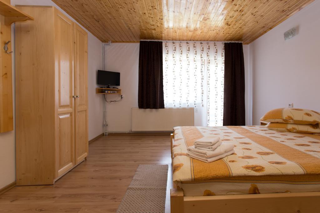 Cabana Ama Hotel Tău Bistra Buitenkant foto